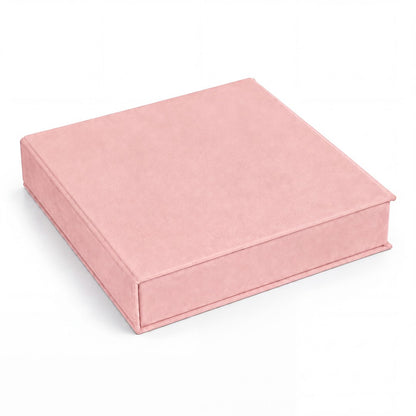 Album tradycyjny VELVET 29×32 cm różowy z welurowym pudełkiem GEDEON – zamknięte pudełko z boku, białe tło