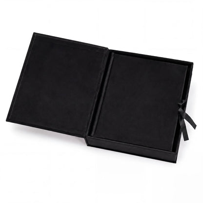 Album tradycyjny VELVET 29×32 cm czarny z welurowym pudełkiem GEDEON – album w otwartym pudełku