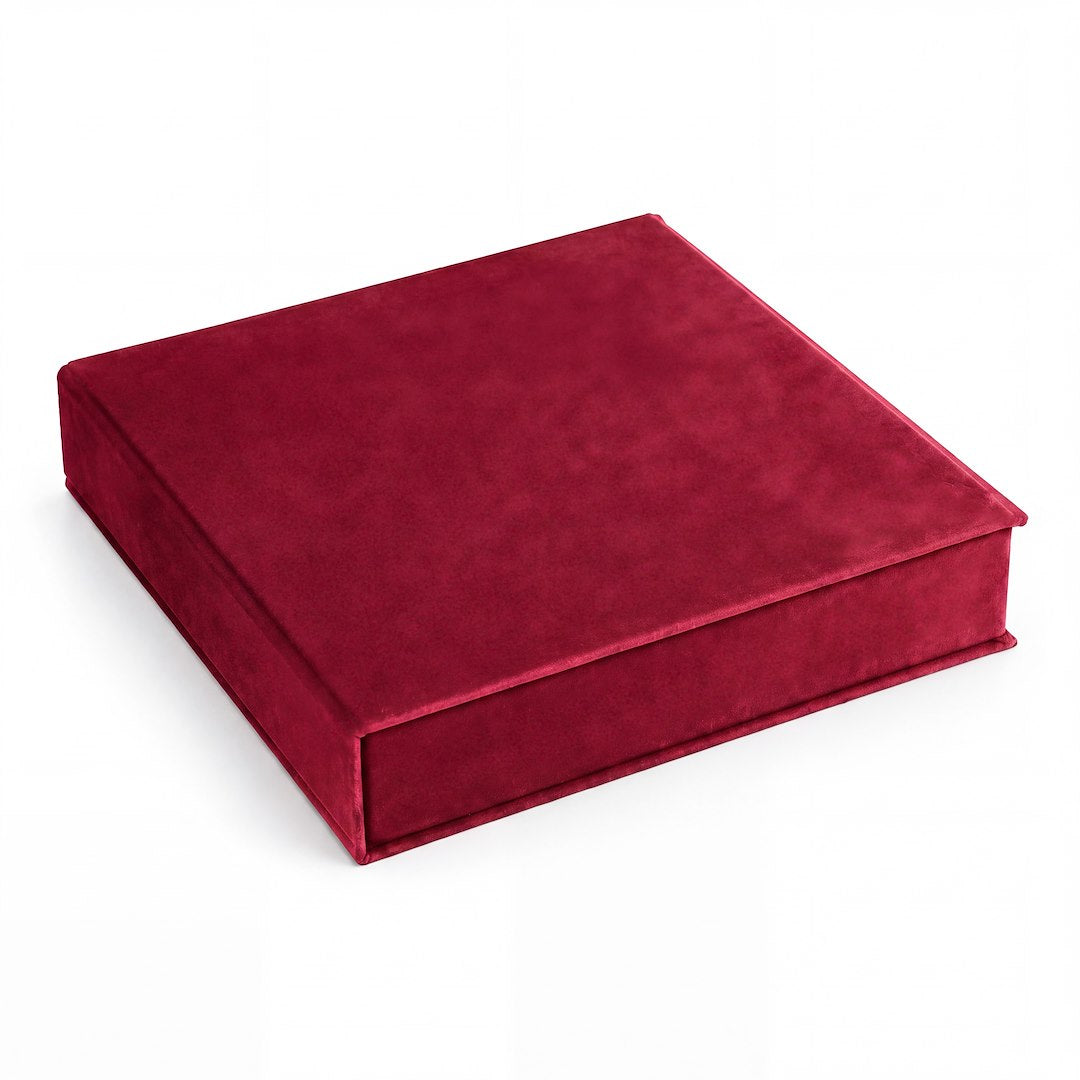 Album tradycyjny VELVET 29×32 cm czerwony z welurowym pudełkiem GEDEON – zamknięte pudełko na album